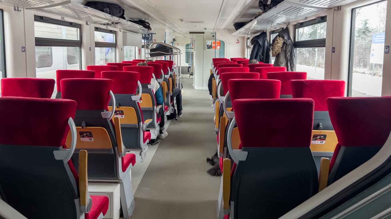 Wnętrze litewskiego szynobusu / Interior of the LTG train